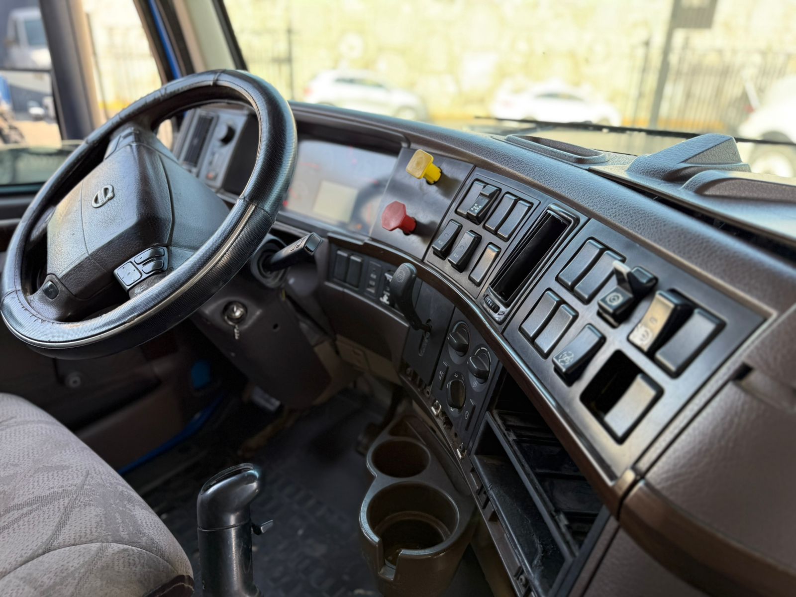 Volvo VNL  64T